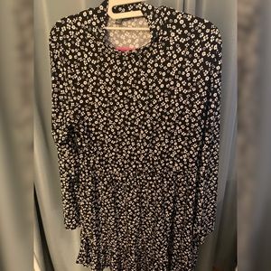 Modern black with white flowers long sleeve dress